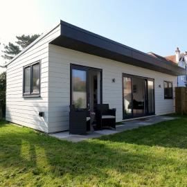 Villa Maria Southbourne - 2 Mins to Beach - Coastal - Dog-Friendly - Modern Luxury - Large Private Garden - Private Access - Parking