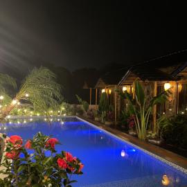 Flora Garden Homestay, hotel in Xuân Sơn