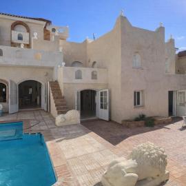 Beach Family Villa - Private Pool - Sea view - Up to 14 guests- only 40 Meters to the Beach!, hotel in Alexandria