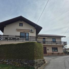 Apartmaji Karbic, hotelli kohteessa Postojna