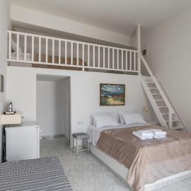 Livanios Studios, hotelli Adamasissa