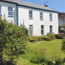 Old Vicarage Mortehoe Near Woolacombe 2 x sleeps 4 and 1 x sleeps 10 cottages, hotel in Mortehoe