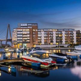 Sjøfront leilighet med terrasse - sentralt