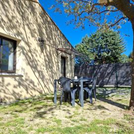 Gîte neuf tout équipé - 2 chambres, jardin privatif, clim & parking, Hotel in Buzignargues