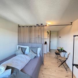 Modernes Studio am See mit Aussicht auf Eiger Mönch Jungfrau, hotel u gradu Einigen