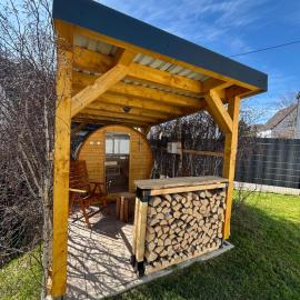 Tiny House mit Garten und Sauna, hotel in Karbach