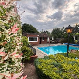 The pool house, hotel in Bedford