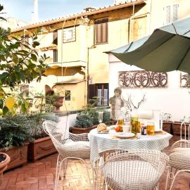 Elegant Seafront Apartment in Ostia
