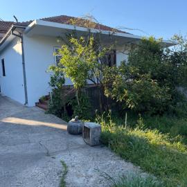 Renovated Two bedroom house in charming Gošići next to Tivat, khách sạn ở Gošići