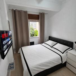 Double Room near Sintra & Lisbon, hotel Queluzban