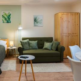 BOTANIKA apartmanok Zsálya és Rozmaring, hotel in Baja