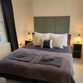 Cosy Townhouse in Central Leamington with parking, hotel sa Leamington Spa