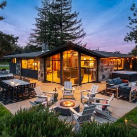 Stunning views Hot tub Games 5BR Sleeps 14, hotell i Oakhurst
