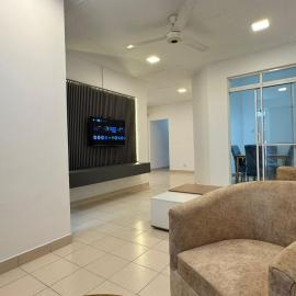 Journy B Holiday Inn Ekala, hotel a Ekala