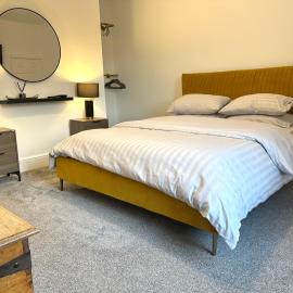 Lovely 2 BR House - Fast Wi-Fi, Private Garden, hotel di Grimsby