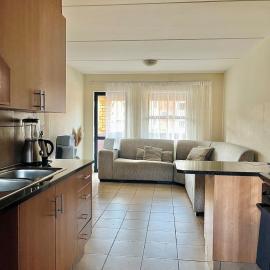 Modern Secure Stay Near Mall of the South