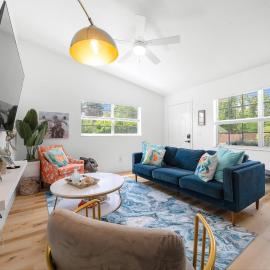 Crystal River Home - Near Scalloping - Pet-Friendly - Patio & Charcoal Grill, ξενοδοχείο σε Crystal River