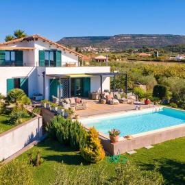 Luxury Sunshine Villa in Alghero with pool and sea view