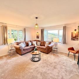 Rural bungalow with incredible 360 degree views!