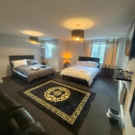 Flat by City centre, hospital and train station