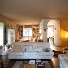 Villa with garden and private parking space