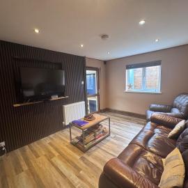 The Hideaway with optional hot tub hire, hotel in Marhamchurch