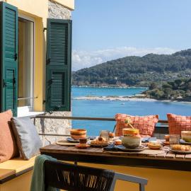San Pietro Terrace by the Sea Portovenere - Luxury Seafront Apartment Overlooking San Pietro Church, hotel in Portovenere