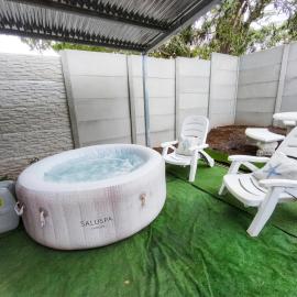 Villa jr 1 Private Jacuzzi near peñon guacalillo, hotel in Tivives