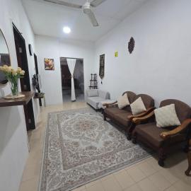 Teratak Perantau Homestay - Dekat Dengan Airport KB, hotel in Pengkalan Cepa