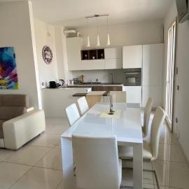 Big Wave Apartment Salento، فندق في Il Monte