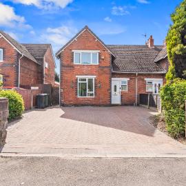 4 Double Bedrooms Walsall- Bloxwich - Van Parking x2 WS1 Between J7 J9 M6 - Excellent Equipped Home -Wednesbury Darlaston Wolverhampton NR Great Barr Sutton Coldfield Perry Barr Birmingham by Samina, Arz Stays, hotel i Walsall