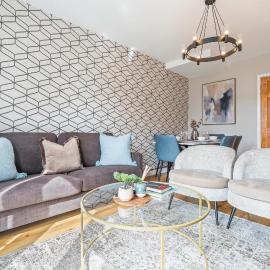 15 Mins to Aston Villa FC - 2 Van Parking 4 Double Bedrooms Walsall- Bloxwich-Wolverhampton WS1 Between J7 J9 M6 - Excellent Equipped Home -Wednesbury Darlaston NR Great Barr Sutton Coldfield Perry Barr Birmingham by Samina, Arz Stays
