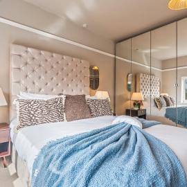 4 Double Bedrooms Walsall- Bloxwich - Van Parking x2 WS1 Between J7 J9 M6 - Excellent Equipped Home -Wednesbury Darlaston Wolverhampton NR Great Barr Sutton Coldfield Perry Barr Birmingham by Samina, Arz Stays