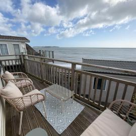 Wake Up by the Sea at Lydstep Beach, hotel u gradu 'Tenby'