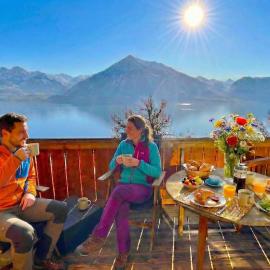 Lake Thun Alps Scenic Views and Concierge by SwissHut, hotel u gradu Zigrisvil