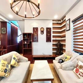 Central 4BR & Sunset Rooftop - Pearl Home