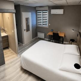 Hôtel Le Petit Logis Chambres Confort climatisées, hotel em Beaumont-en-Véron