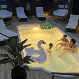 Wellness -Residenz Ehrhardt Urlaub mit Pool und Garten Ferienwohnung im Herzen von Halberstadt, hotel in Halberstadt