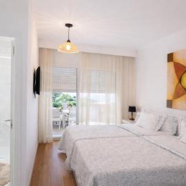 City World Apartment, מלון במאיה
