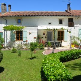 Large 3 bedroom Cottage near Ruffec