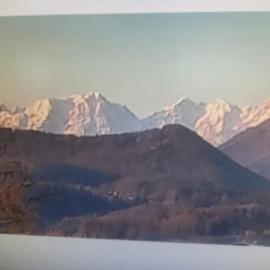 Inmitten malerischen Seen- Rad- Wanderwege großes Bergpanorama