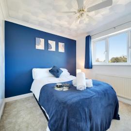 Thetford Retreat - 7 bedroom house with pool, Jacuzzi, parking, Wi-Fi - Mildenhall, hotel u gradu 'Mildenhall'