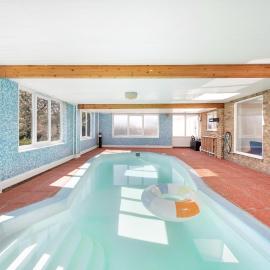 Thetford Retreat with pool, Jacuzzi, parking, Wi-Fi, hotel u gradu 'Mildenhall'