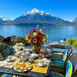 Lake Thun Alps Scenic Views and Concierge by SwissHut, hotel u gradu Zigrisvil