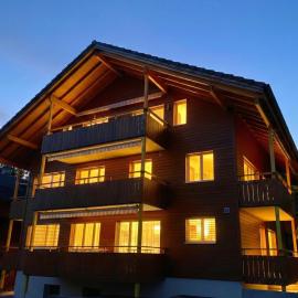 Lake Thun Alps Scenic Views and Concierge by SwissHut, hotel u gradu Zigrisvil
