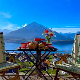 Lake Thun Alps Scenic Views and Concierge by SwissHut, hotel u gradu Zigrisvil