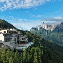 恩施大峡谷仓吉春舍Spring Homestay, hotel di Enshi