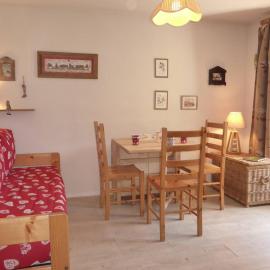 Charmant appart rénové 4 pers, balcon sud, plein centre, proche ski et piscine! - FR-1-342-187