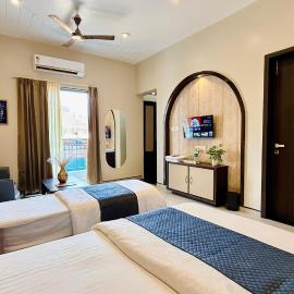 Hotel Omkareshwar Jyotirling Inn, hotell i Godarpura