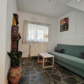 Traditional Stone House, hotel in Mantamádos